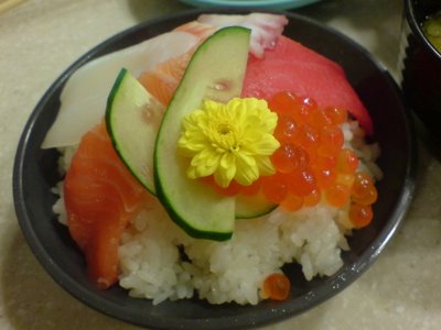 Chirashi Sushi - it's a bowl of sushi rice, with salmon fish, fish roe and other fresh seafood on it.. tasty~