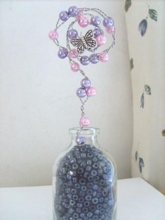 Beaded Photo/Notes Holder - beads twisted together using stainless wire.