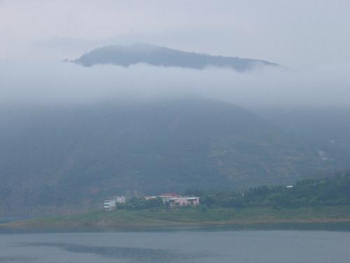 this is the early morning  - I like live there ,this is the first morning I live there,the air is very fresh,people there is friendly,the food is delicious.