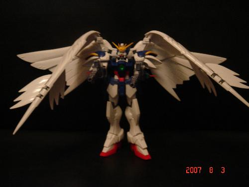 Wing-Gundam Zero Custom - wing gundam holding two guns