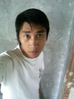 its me... - please don't be so judgeful on my picture... i know its not good-looking but its really me..