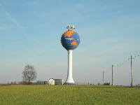 vieuw on watertower in Bierbeek - This is the watertower of Bierbeek (Belgium). It has been build in 1969, renovated in 1993 when it also got painted. It holds 500cube meters of water and is 29 meters high.