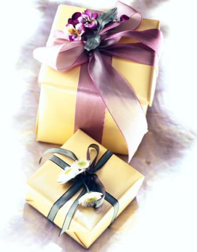 gifts - It's Christmas time! It's time to wrap gifts for all your friends.