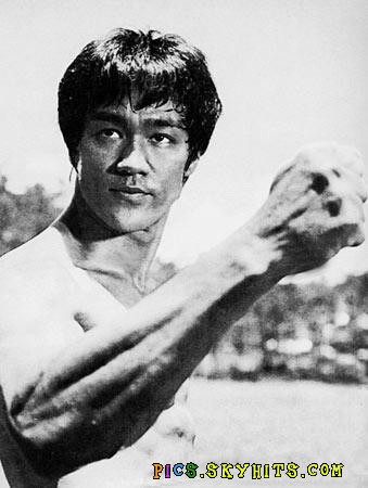 Bruce lee,the best one - I like he ,he is the best !and he is Chinese!I love china.DO you ?