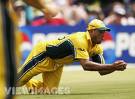 best aussie fielder........ - I think andrew symonds is the best fielder in the australian cricket so far....HOW ABOUT U????