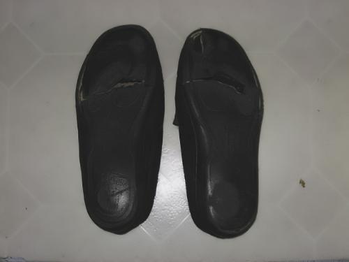 Yes. These are the slippers I wear daily - Ugly aren't they? HAHAHAHA!! Yes. These are the slippers I wear daily - Ugly aren't they? HAHAHAHA!!