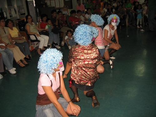 Quebabettes dancing - dancing to the tune of Shigi Shigi song