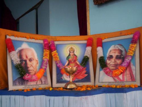 Gaytri mata,guruvar,gurumata - 'om bhurbhuvah swah tats viturvaranyam bhrgo devasya dhimahi dhiyo yo naha prachodayat'