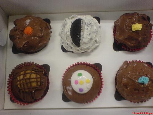 Creamy GO NUTS muffins - Hungry? Go Nuts! Enjoy creamy muffins from Go Nuts Donuts here in the Philippines!