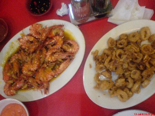Seafoods - Trying to avoid meat? Here's some seafoods to spice up your taste buds! On your left is shrimps w/ melted butter and to the right is crispy squid calamares!
