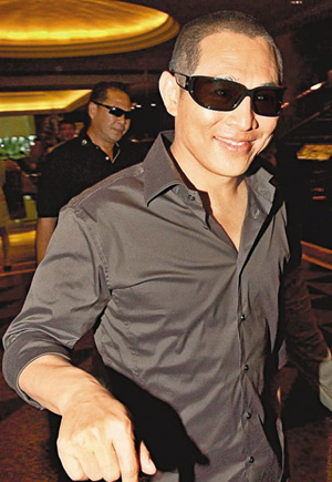Jet Li - Jet Li in Manila airport