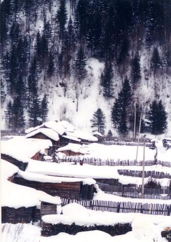 A house in a snow village named shuangfen China - Shuangfeng is a small mountain village. there are less than 20 families thre.It begins to snow at september untill the end of April next year.When it snows the houses there are covered by white thick snow and look like huge white mushrooms in the mountain. Shuangfeng is situate in Mdanjiang northeast of China.