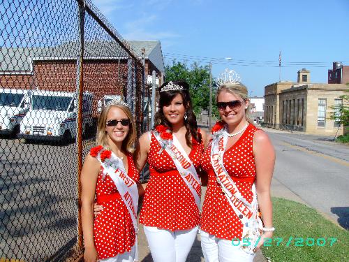 Fiance - My fiance is in the middle.