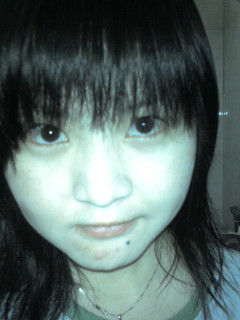 It is me  - I take this picture after I wash my hair,the face looks so small that is really diffirent from the life(I have a little fat),so ,I like it very much
