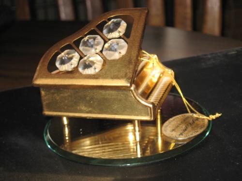 Tiny Piano - Austrian Crystal on top & 24K gold plated Tiny Piano - Austrian Crystal on top & 24K gold plated
