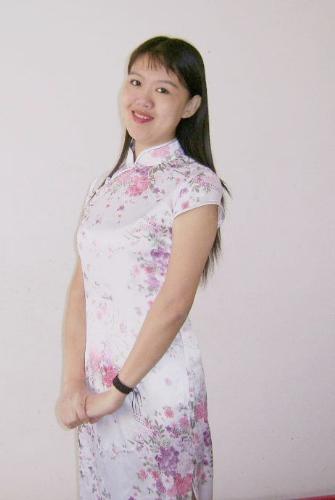 I like Chinese'Qipao' very much - Qipao is my country traditional dress.The style is unique and antique. It is distinctively Chinese.I like Chinese'Qipao' very much.