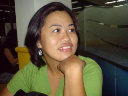its me - just a cute gal.. hehehe... wearing green.. and sometimes thinks green too... hehehe