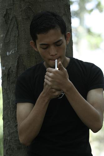 Smokin&#039; shot - This is me in a national park, relaxing and enjoying my self with my best friend and or enemy--cigarrete.

hahaha

(actualy it was a photo session)