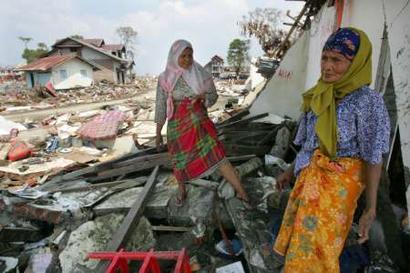 Images of Aceh 3 - Acehnese elderly woman and daughter try to locate family belongings in Bandar Aceh. They lost 6 family members.