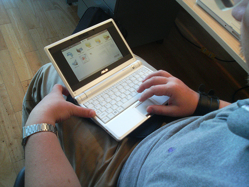 Asus eeepc - Photo of the asus eeepc, the new little portable pc by asus.