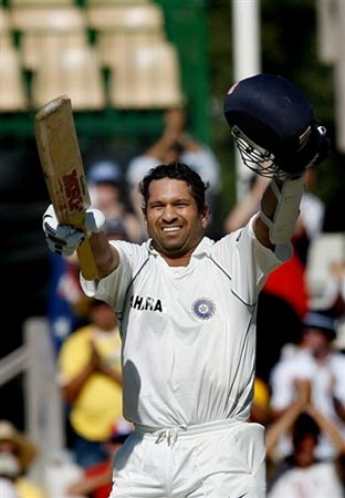 sachin reaches 39th ton - sachin makes the 39th century in tests in the adilade Oval.