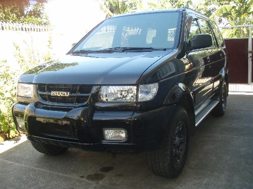 Isuzu Crosswind - This is the Black Isuzu Crosswind XUVi.