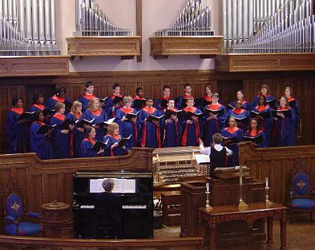 Students - Open to all university students, the University Concert Choir has an average enrollment of between 35 and 45 students. This group has sung in numerous area churches and has also performed with the Florence Symphony Orchestra.