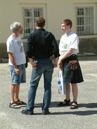 Chatting - 003-24-08-kde-konference-chatting