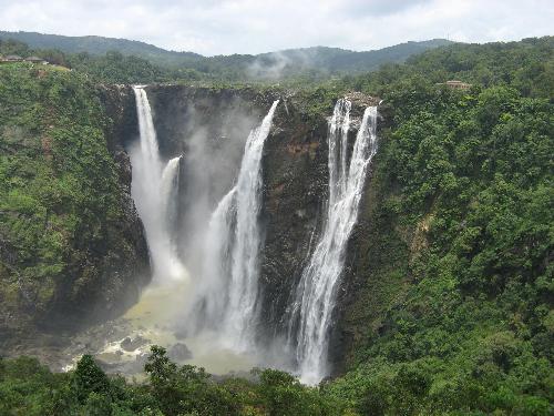Jog at its best - Weel, this is the pic of Jog Falls located in Karnataka, India. It is about 200Kms from Shimoga. Its a great place. The best time to give a visit is June-September. Its such a romantic place. It is one of the most famous place in Karnataka. Do remember - Its a must watch tourist spot