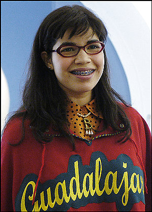 Woman with fixed braces - Famous example of a woman with fixed braces, the character 'Ugly Betty'.