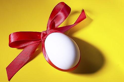 People - You don't have to wait until Christmas to buy your girlfriend or boyfriend a gift. When spring is in the air, why not surprise your sweetie with an Easter gift? Here's how to pick out a good gift for Easter for your boyfriend or girlfriend.