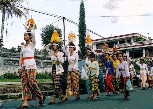 Balinese Girls - Balinese girls making a line going to a temple in a special feast day devoted to gods.