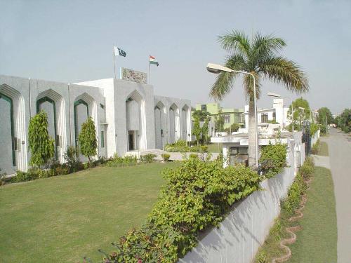 Beauty - Pakistan is a country blessed with great beauty, unique ancient heritage and energetic people. From the exotic Himalayan mountain ranges to the splendor of Islamic architecture and Pakistan’s recent technological uplift, Pakistan and its people are truly advancing towards a prosperous Pakistan.
