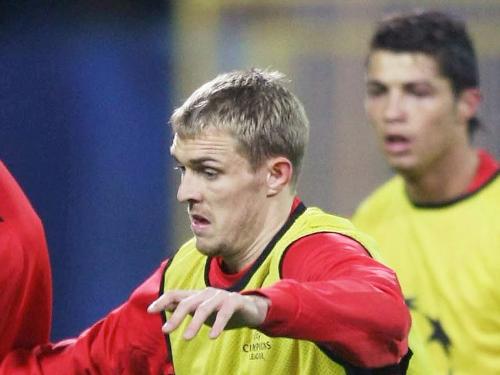 Darren Fletcher - Name Darren Fletcher
Nationality Scotland
Born 1984-02-01 (24 years)
City of Birth Edinburgh - Scotland
Position Midfielder
Height 183 cm
Weight 83 kg
Club Man.United Darren Fletcher - Name Darren Fletcher
Nationality Scotland
Born 1984-02-01 (24 years)
City of Birth Edinburgh - Scotland
Position Midfielder
Height 183 cm
Weight 83 kg
Club Man.United