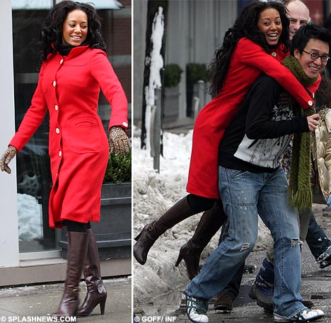 Dance - Dancing queen: Mel B and daughter Phoenix Chi negotiating the icy streets of Toronto, Canada