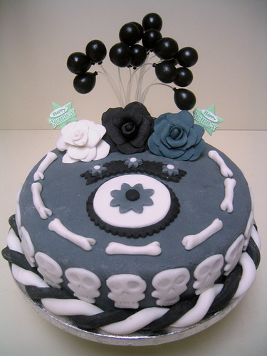 skulls on side of cake - DOn't know if this will give you any idea or not,but it does have skulls :)