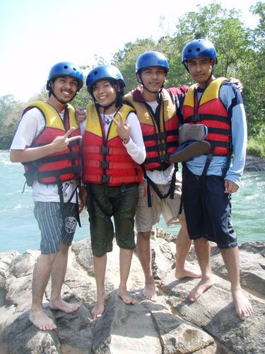 its us... - from left.. jim paul, noreen, me(james), jun2x
