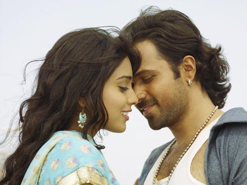 Beauty - Awarapan comes from the stables of ace movie mavericks, Mukesh Bhatt and Mahesh Bhatt, famous for crafting Bollywood’s biggest musical hits, Zeher, Woh Lamhe and Gangster.