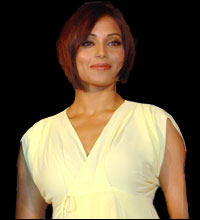 Bipasha Basu - Bips in new hair style