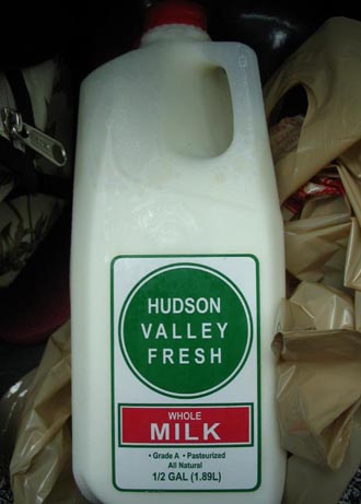 Milk - Hudson Valley Fresh milk is not to be missed.  The Blue Cleaver came across HVF milk at a Hannaford's supermarket in Kingston, New York. Budget shoppers take note: it costs a little more than ordinary agribusiness milk, but less than organic, at a price that makes local dairy farming sustainable.