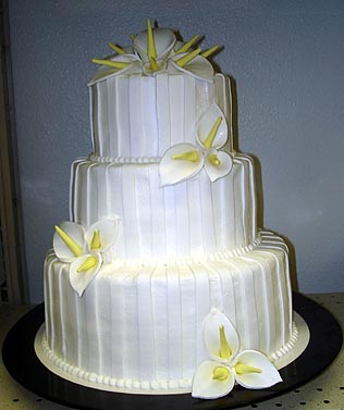 elegant calla lilies - one of my favorite wedding cakes