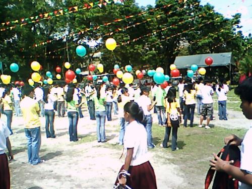 100 Balloons - The 100 balloons which were released to the air which symbolizes the 100 years celebration of UP.