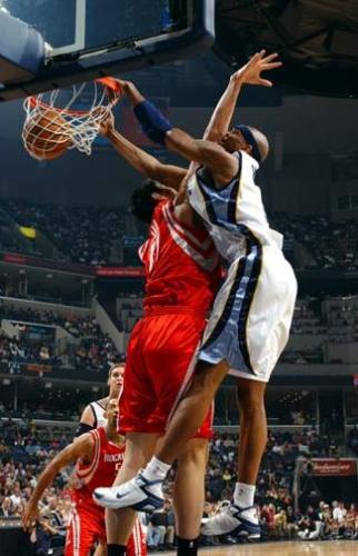 swift on ming. - Stro with crazy dunk on yao.