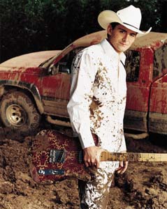 Brad Paisley - Muddy Brad looks good