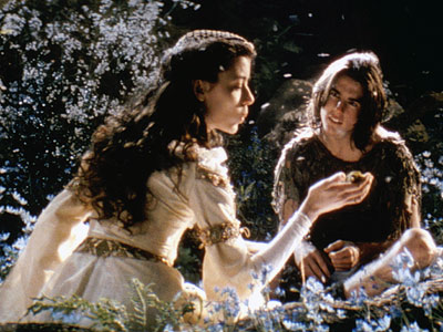 Tom Cruise and Mia Sara - Still from Legend Jack and Princess Lily sit in the grass and talk