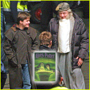 Harry Potter 6. Daniel Radcliffe With dumbledore a - This is taken during their break time.