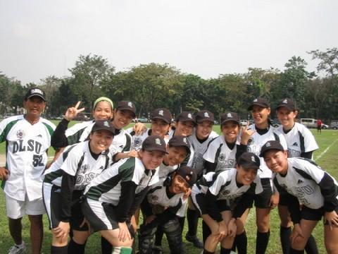 softball team - this is our university varsity team.. sigh.. i love softball.. been playing for 10years now..