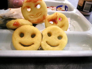 Smile - Round french fries with a smiley face.