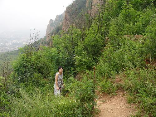 on the mountain of Chinese common county -  This is a picture of the mountain of my hometown.The name of the mountain is Fengguan Mountain.our hometown's name is Danfeng,because the river there is named Danjiang River,the mountain there is named Fengguan Mountain.The girl on the picture is me.This is a picture which is taken in the summer vacation.