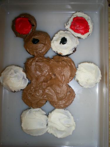 cupcake mouse - Though the left arm got moved, I made made a mouse out of cupcakes..